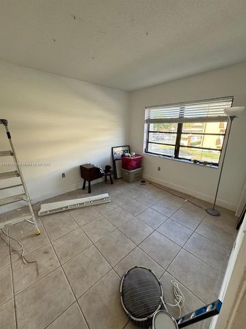 10431 N Kendall Dr D204, Miami, FL 33176