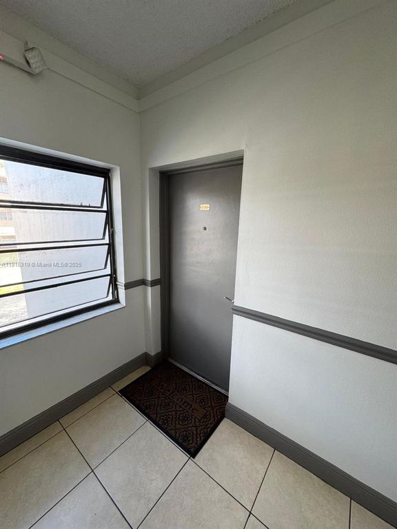 10431 N Kendall Dr D204, Miami, FL 33176