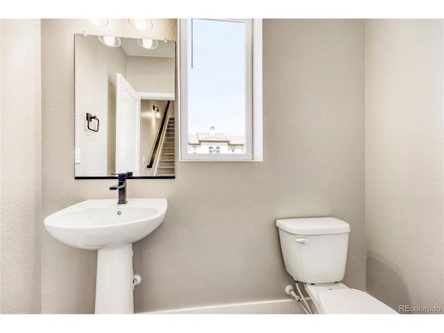 15558 W Washburn Ave, Lakewood, CO 80228