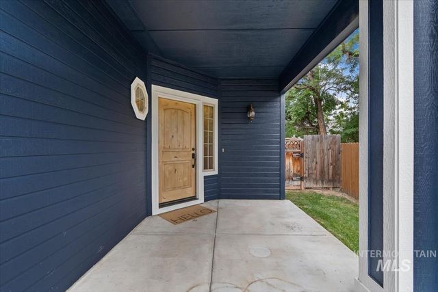39 S Leona Circle, Boise, ID 83705