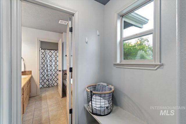 39 S Leona Circle, Boise, ID 83705