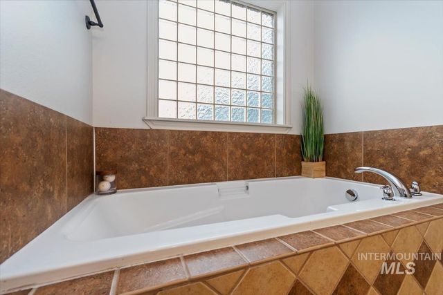 39 S Leona Circle, Boise, ID 83705