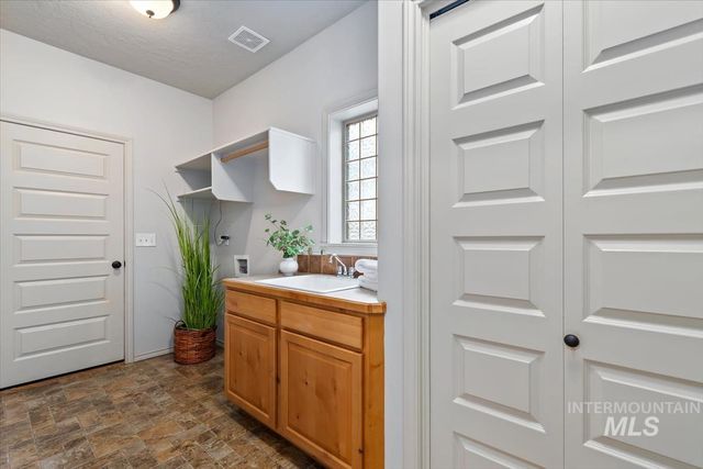 39 S Leona Circle, Boise, ID 83705