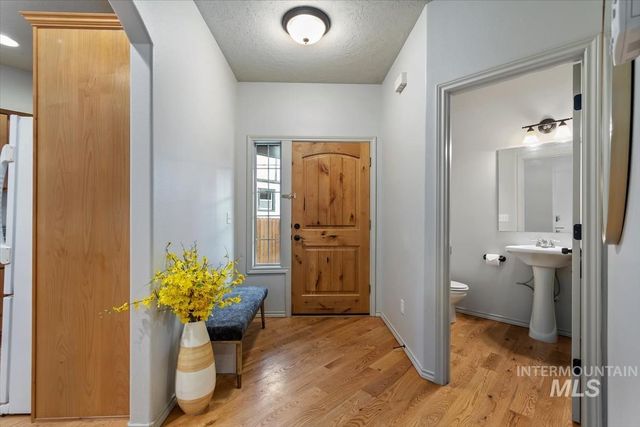 39 S Leona Circle, Boise, ID 83705