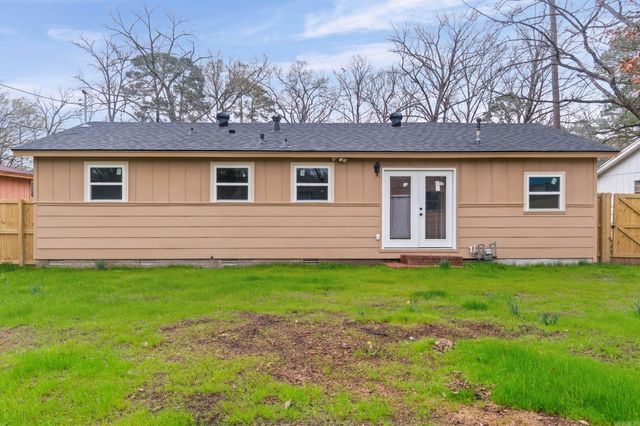 7025 Fairfield Dr, Little Rock, AR 72209