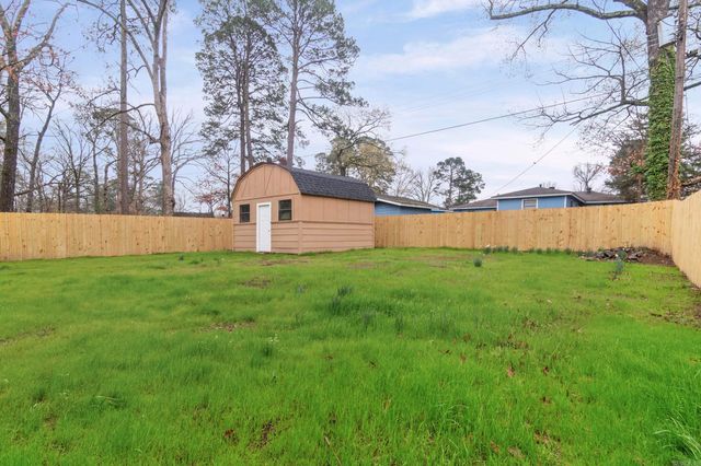 7025 Fairfield Dr, Little Rock, AR 72209