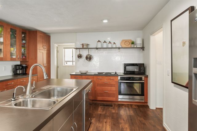 123 Autumn Wood Trail, Gun Barrel City, TX 75156