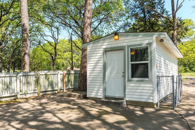 123 Autumn Wood Trail, Gun Barrel City, TX 75156