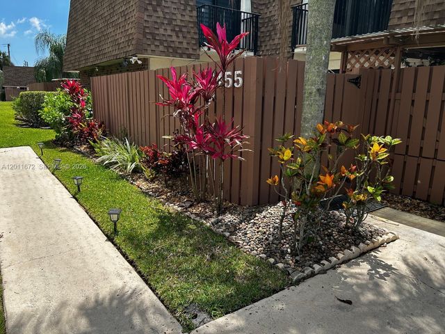 5455 NW 59th Pl, Tamarac, FL 33319