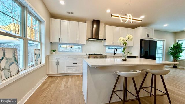 225 PENN AVE, Edison, NJ 08817