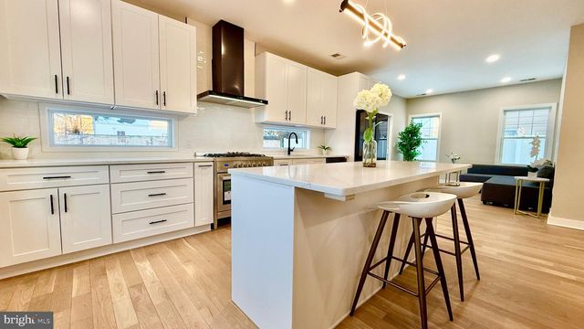 225 PENN AVE, Edison, NJ 08817