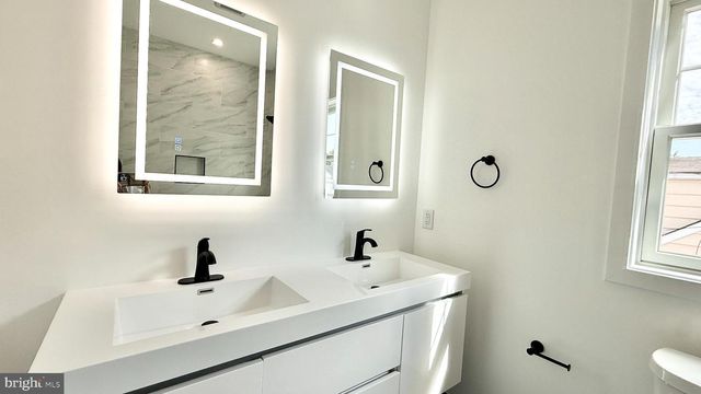 225 PENN AVE, Edison, NJ 08817