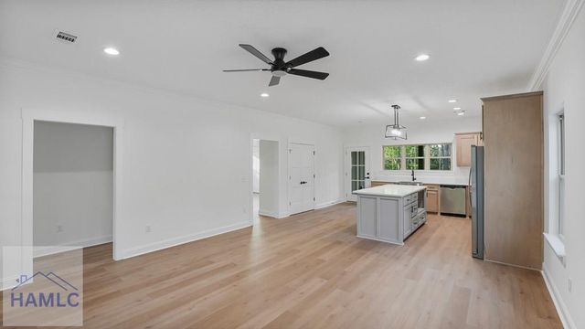 150 Lakeview Drive, Jesup, GA 31545