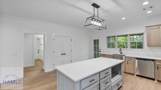 150 Lakeview Drive, Jesup, GA 31545