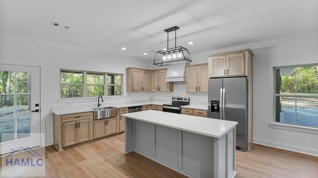 150 Lakeview Drive, Jesup, GA 31545