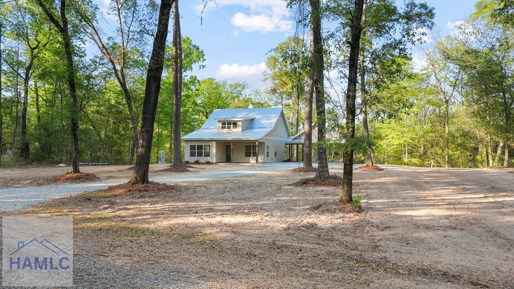 150 Lakeview Drive, Jesup, GA 31545