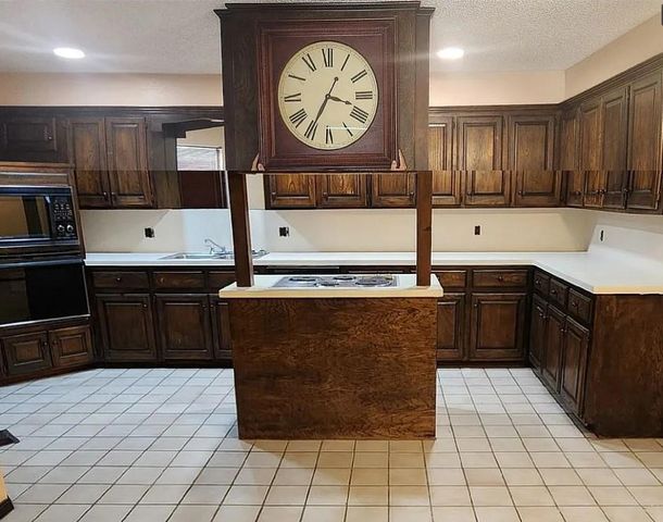 1616 Windhill Avenue, Edmond, OK 73034