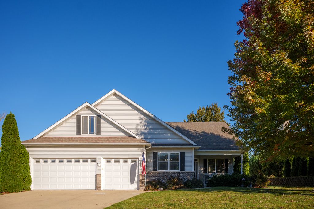 2044 Matthew Avenue, Twin Lakes, WI 53181