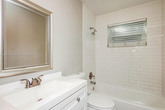 5900 NW 15th St, Sunrise, FL 33313