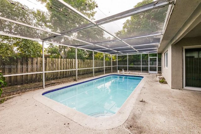 5900 NW 15th St, Sunrise, FL 33313