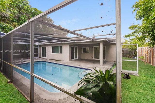 5900 NW 15th St, Sunrise, FL 33313