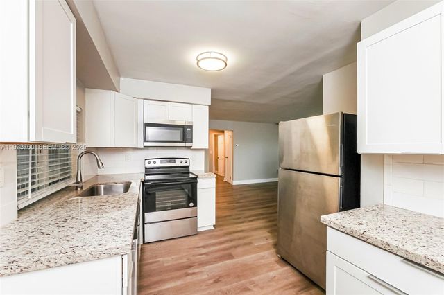 5900 NW 15th St, Sunrise, FL 33313