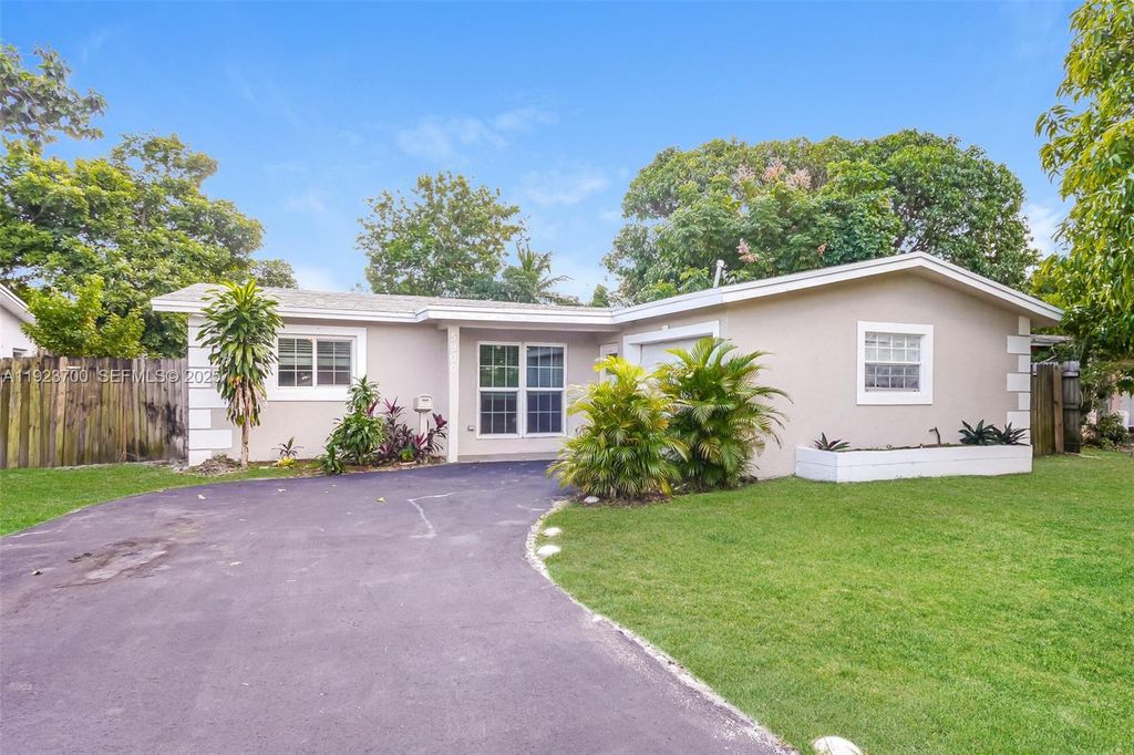 5900 NW 15th St, Sunrise, FL 33313