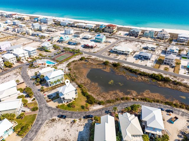 7665 Key West Drive, Navarre, FL 32566