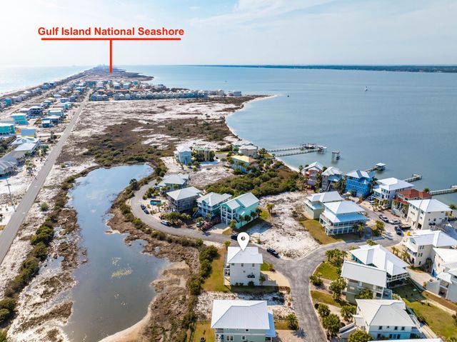 7665 Key West Drive, Navarre, FL 32566