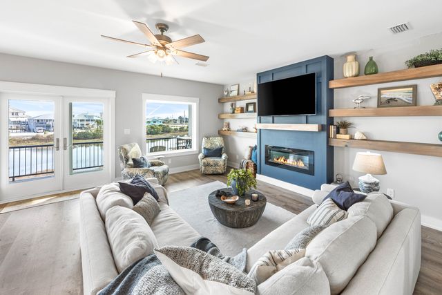 7665 Key West Drive, Navarre, FL 32566