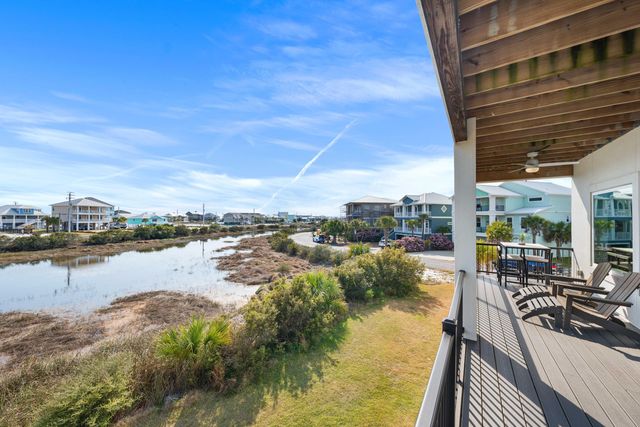 7665 Key West Drive, Navarre, FL 32566