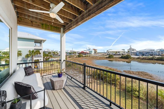 7665 Key West Drive, Navarre, FL 32566