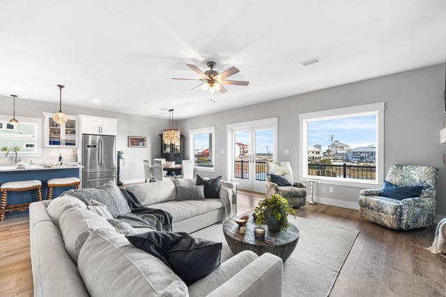 7665 Key West Drive, Navarre, FL 32566