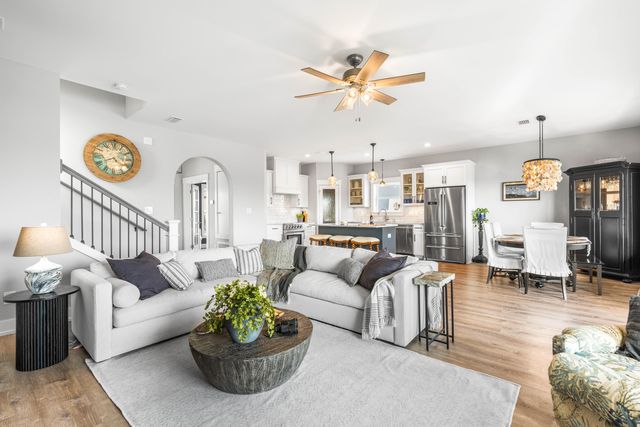 7665 Key West Drive, Navarre, FL 32566