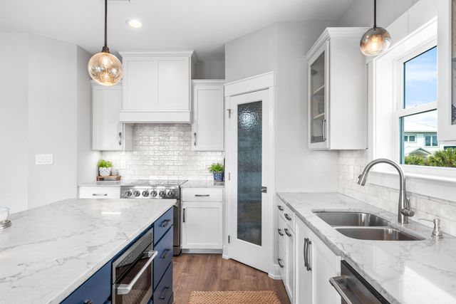 7665 Key West Drive, Navarre, FL 32566