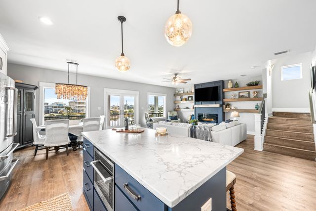 7665 Key West Drive, Navarre, FL 32566