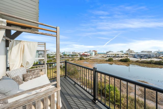 7665 Key West Drive, Navarre, FL 32566