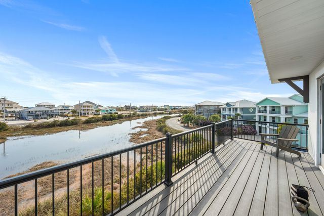 7665 Key West Drive, Navarre, FL 32566