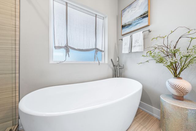 7665 Key West Drive, Navarre, FL 32566