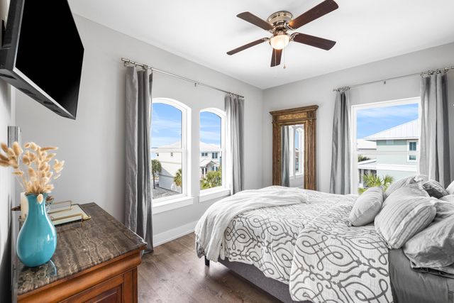 7665 Key West Drive, Navarre, FL 32566