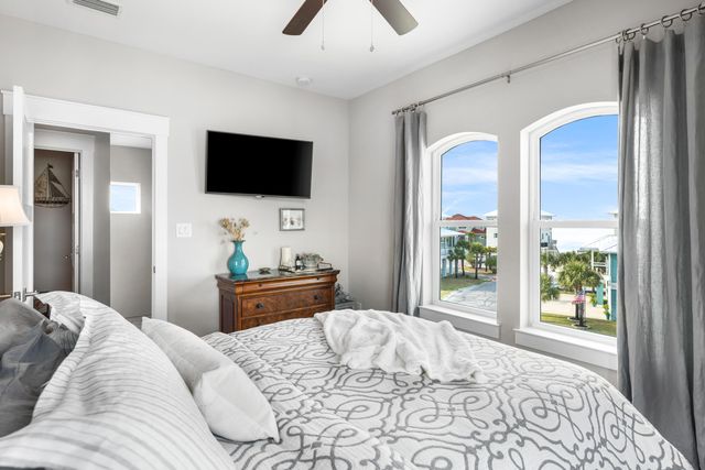 7665 Key West Drive, Navarre, FL 32566