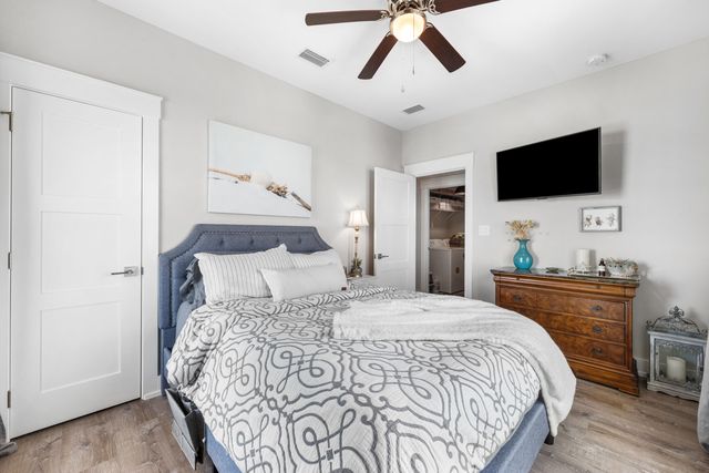 7665 Key West Drive, Navarre, FL 32566