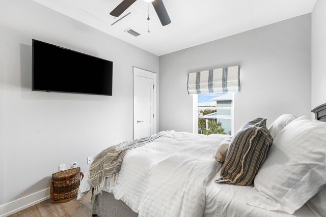 7665 Key West Drive, Navarre, FL 32566