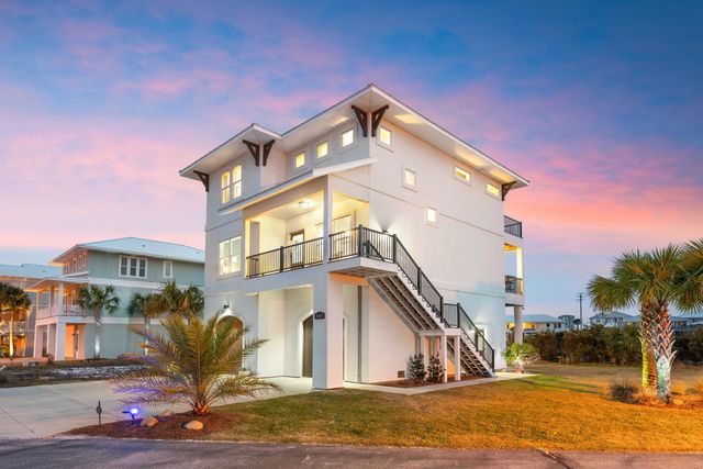 7665 Key West Drive, Navarre, FL 32566