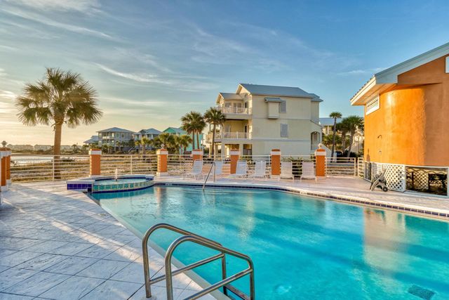 7665 Key West Drive, Navarre, FL 32566