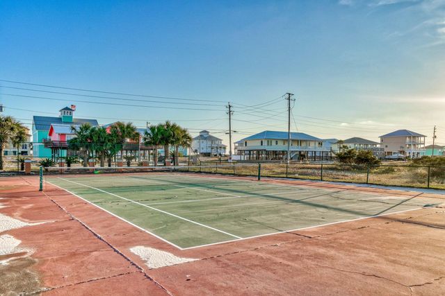 7665 Key West Drive, Navarre, FL 32566