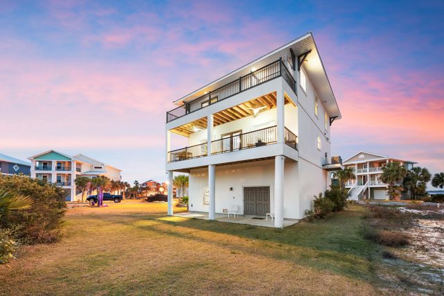 7665 Key West Drive, Navarre, FL 32566