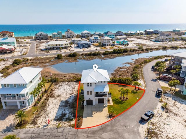 7665 Key West Drive, Navarre, FL 32566