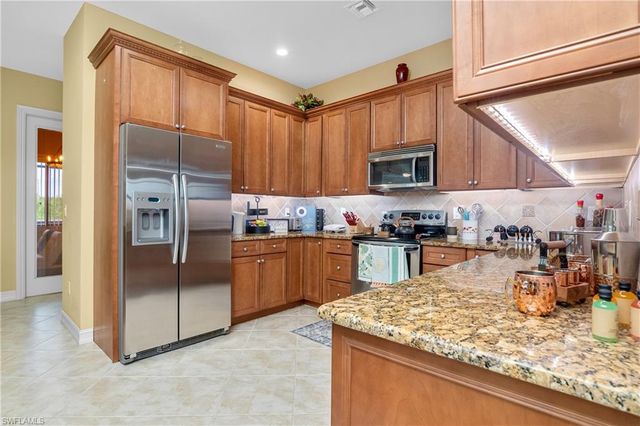 2169 NE 20th LN, Cape Coral, FL 33909
