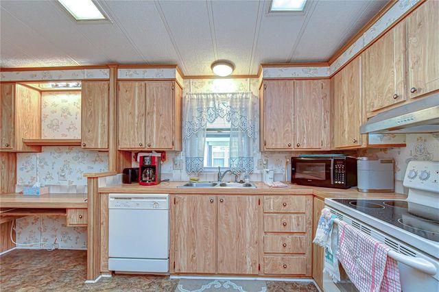 35145 WAGNER WAY, Zephyrhills, FL 33541